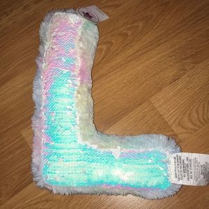 LOVE2DESIGN reversible sequin/plush letter L!NWT